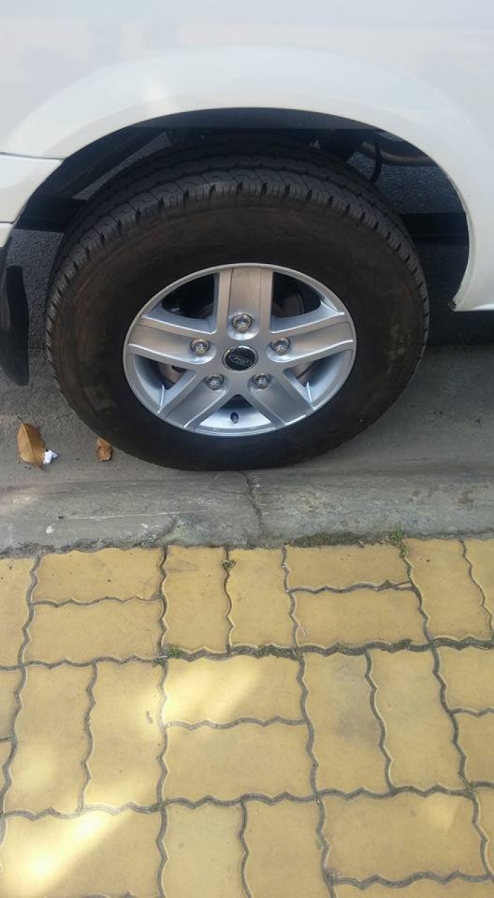 FORD TRANSIT giá rẻ