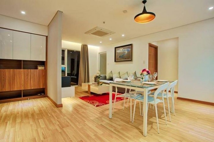 Cho thuê nhà 2 Mt đường Nguyễn Hữu Thọ, tiện nghi sang trọng, kinh doanh tốt.