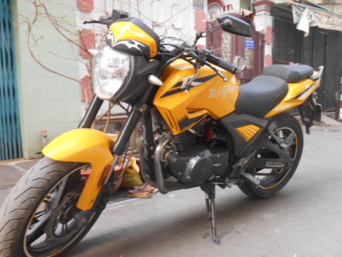 Cần bán xe Moto Rebel CBR 125 cc, máy USA Rebel màu vàng, mua thùng 2012.