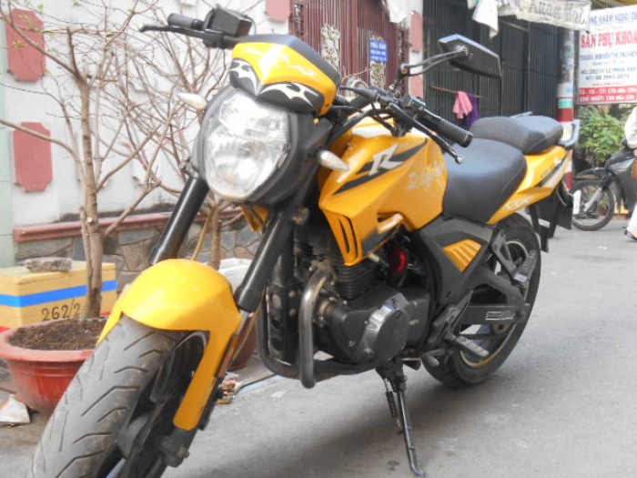 Cần bán xe Moto Rebel CBR 125 cc, máy USA Rebel màu vàng, mua thùng 2012.