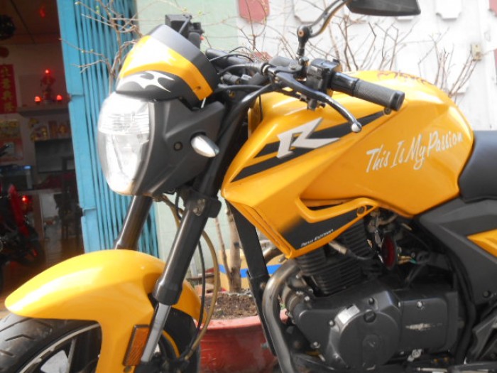 Cần bán xe Moto Rebel CBR 125 cc, máy USA Rebel màu vàng, mua thùng 2012.