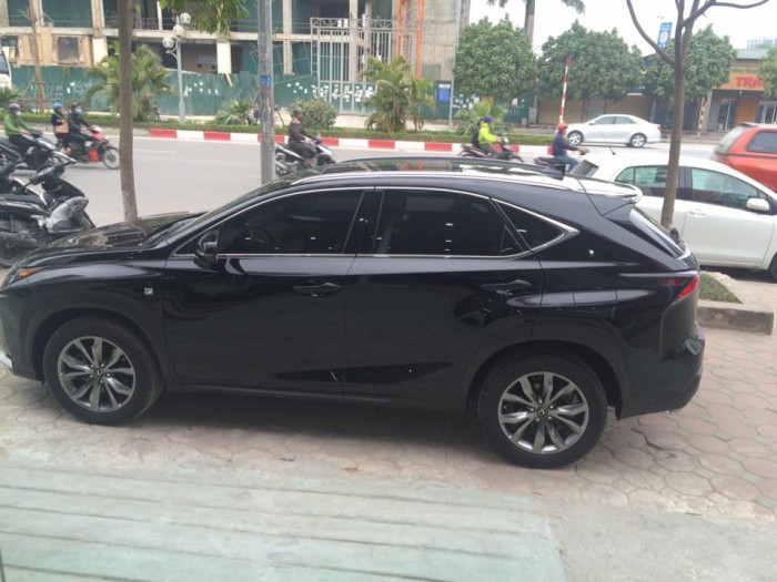 Giao ngay xe mới nhập khẩu Mỹ Lexus NX200T (Fsport) màu đen.