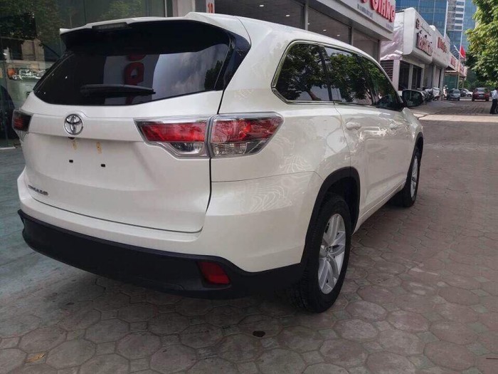 Xe mới Toyota Highlander LE nhập khẩu Mỹ, giao ngay