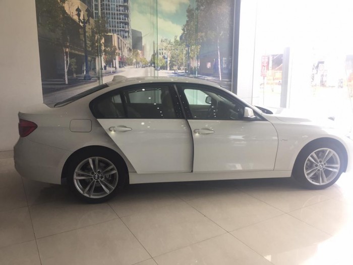 BMW 330i độc nhất miền trung. Phân phối chính hãng. Khuyến mãi đặt biệt dịp khai trương Showroom