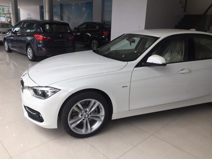 BMW 330i độc nhất miền trung. Phân phối chính hãng. Khuyến mãi đặt biệt dịp khai trương Showroom