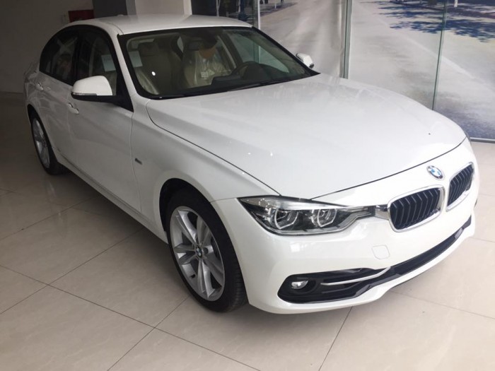 BMW 330i độc nhất miền trung. Phân phối chính hãng. Khuyến mãi đặt biệt dịp khai trương Showroom