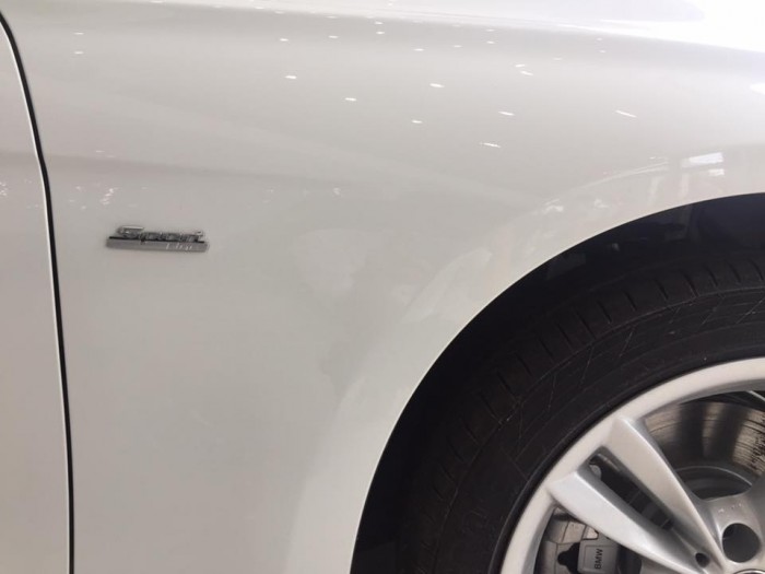 BMW 330i độc nhất miền trung. Phân phối chính hãng. Khuyến mãi đặt biệt dịp khai trương Showroom