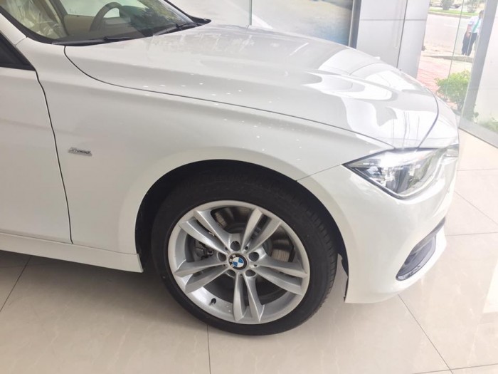 BMW 330i độc nhất miền trung. Phân phối chính hãng. Khuyến mãi đặt biệt dịp khai trương Showroom