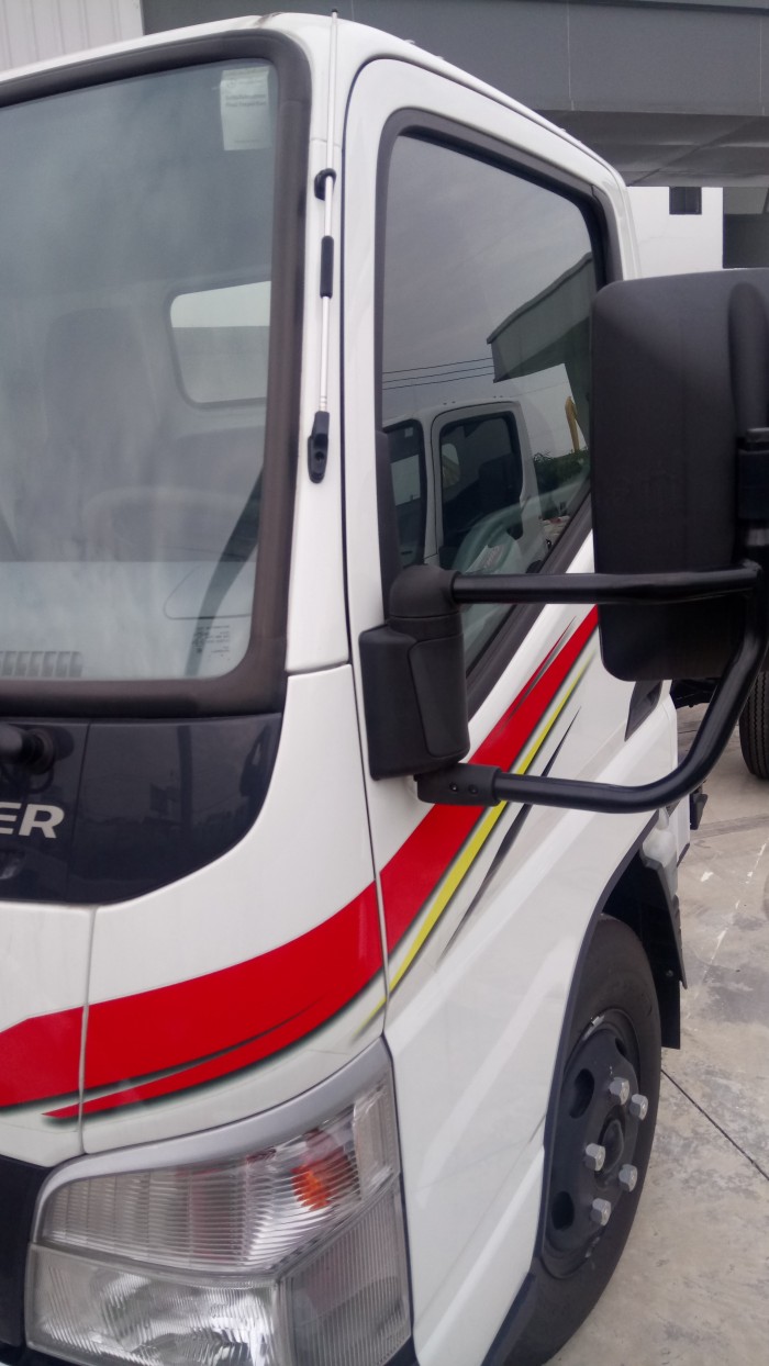 Bán xe tải fuso canter tải trọng 1 tấn 9 thùng có sẵn giao xe trong ngày