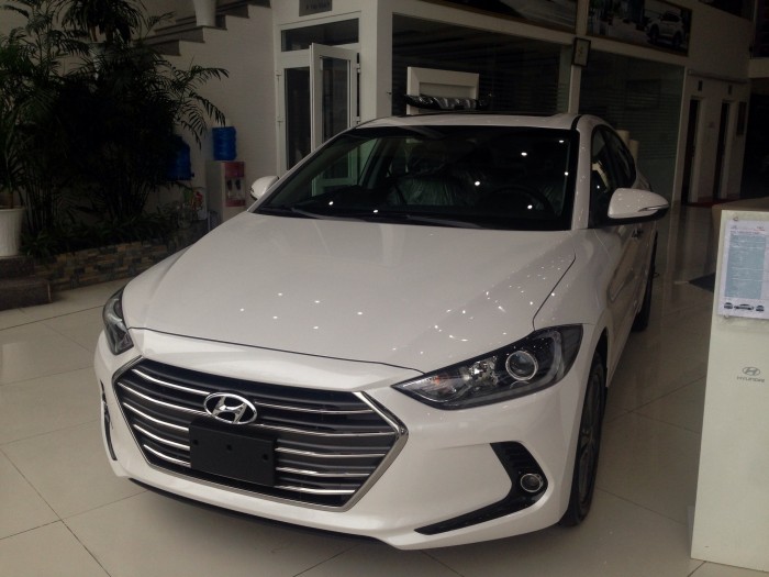 Hyundai Elantra - Tăng tốc tới tương lai