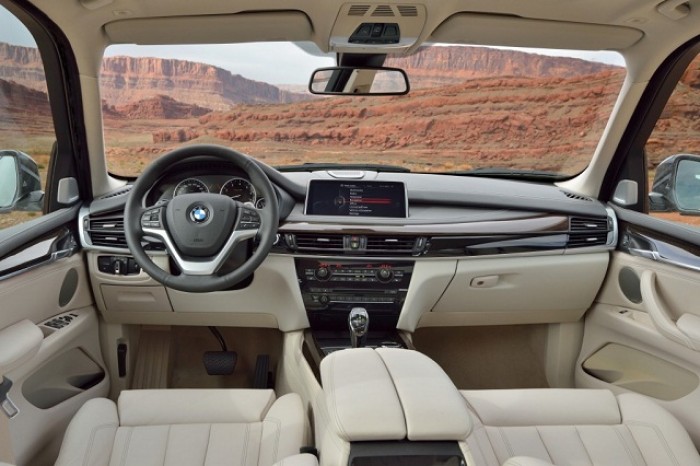BMW X5 2017, màu trắng, nhập khẩu, tặng trước bạ khủng!