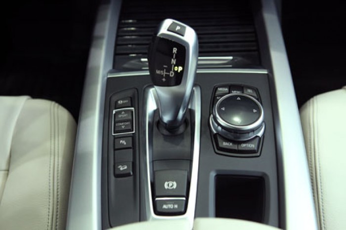 BMW X5 2017, màu trắng, nhập khẩu, tặng trước bạ khủng!