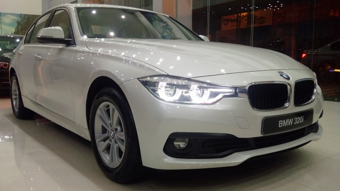 Cấn bán gấp BMW 320i mới chưa đăng ký!