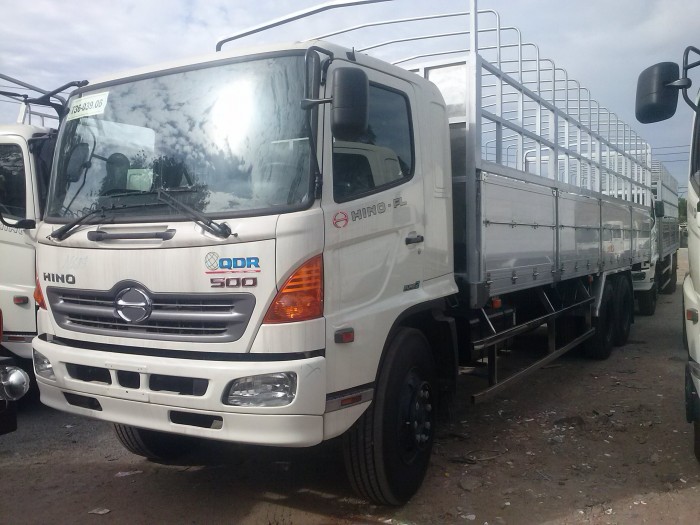 Xe tải hino 3 chân 16 tấn thùng dài 7.8m 9.4M thùng kín thùng mui