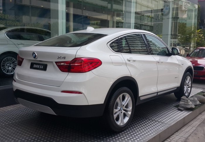 Bán xe BMW X4 2016, màu đen, nhập khẩu nguyên chiếc, ưu đãi lớn.