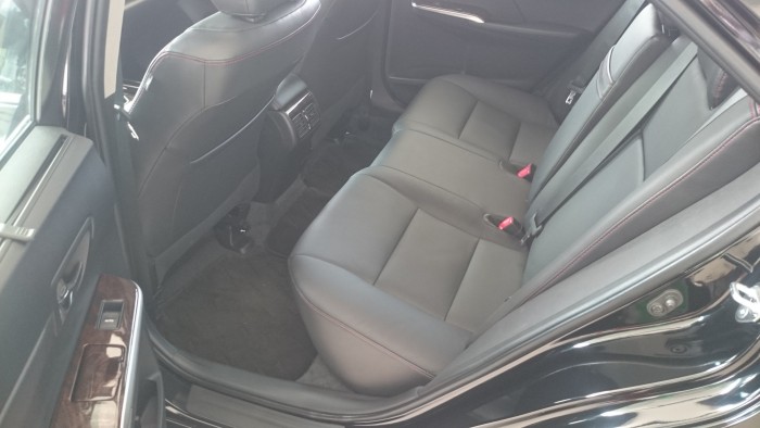 Cần bán lại xe toyota camry 2.5 q đời 2018, xe mới màu đen giá 1.300 tr