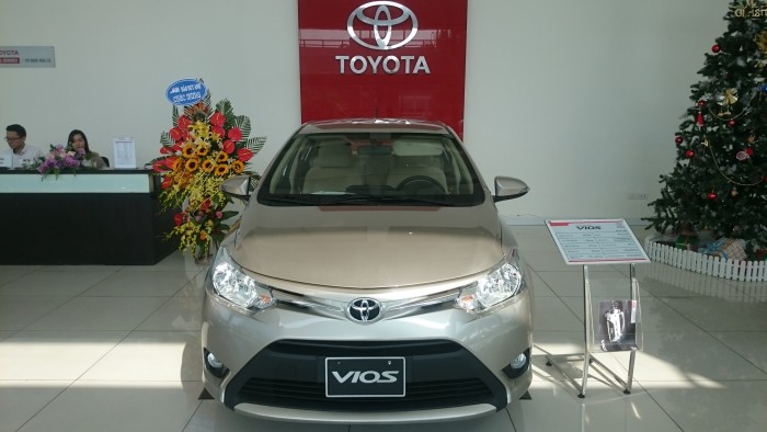 Bán xe Toyota Vios E 2018, xe mới màu bạc, 500 triệu