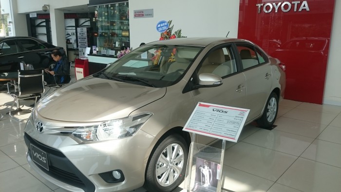 Bán xe Toyota Vios E 2018, xe mới màu bạc, 500 triệu