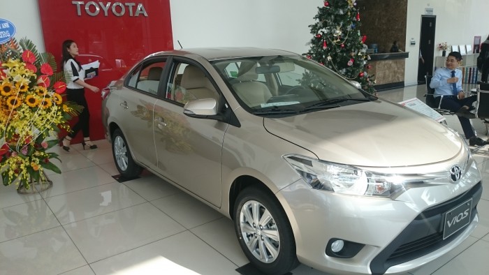 Bán xe Toyota Vios E 2018, xe mới màu bạc, 500 triệu