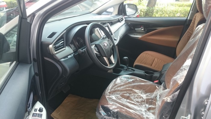 Cần bán xe toyota innova 2.0 g đời 2018 Giá 800 triệu
