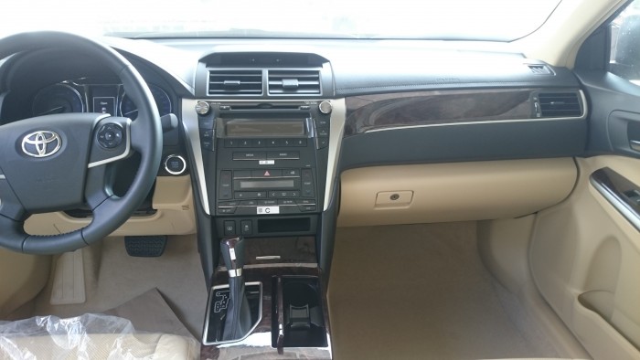 Cần bán xe toyota camry 2.0e đời 2018, xe mới màu đen 997tr