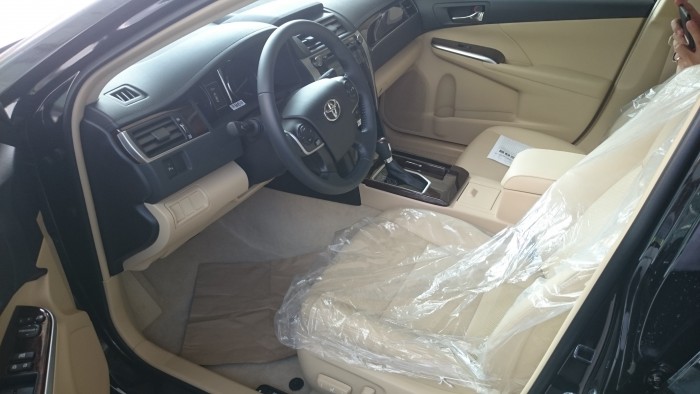 Cần bán xe toyota camry 2.0e đời 2018, xe mới màu đen 997tr