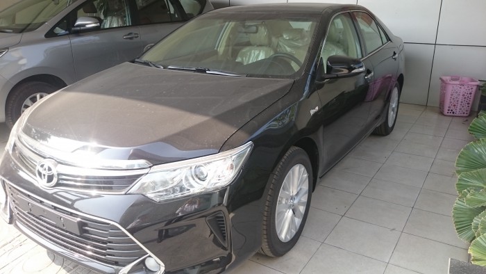 Cần bán xe toyota camry 2.0e đời 2018, xe mới màu đen 997tr