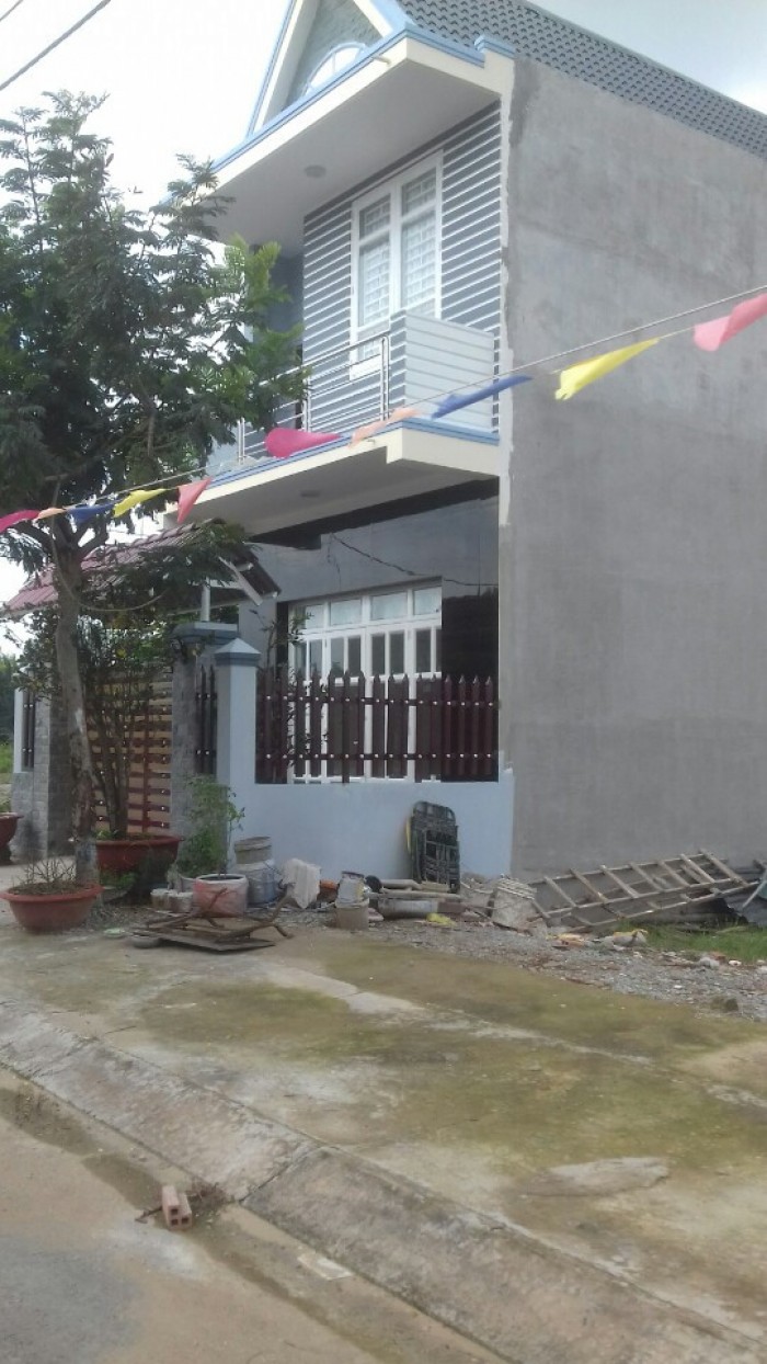 Nhà 2 lầu ngay đường Trần Quang Khải, SHR