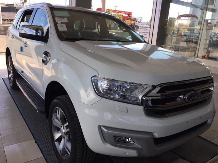 Bán Ford Everest sx 2016 màu trắng,Titanium