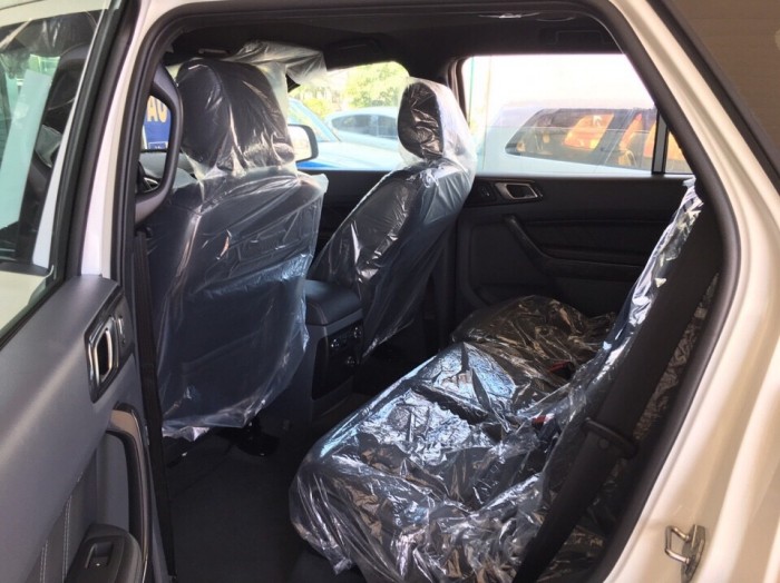 Bán Ford Everest sx 2016 màu trắng,Titanium