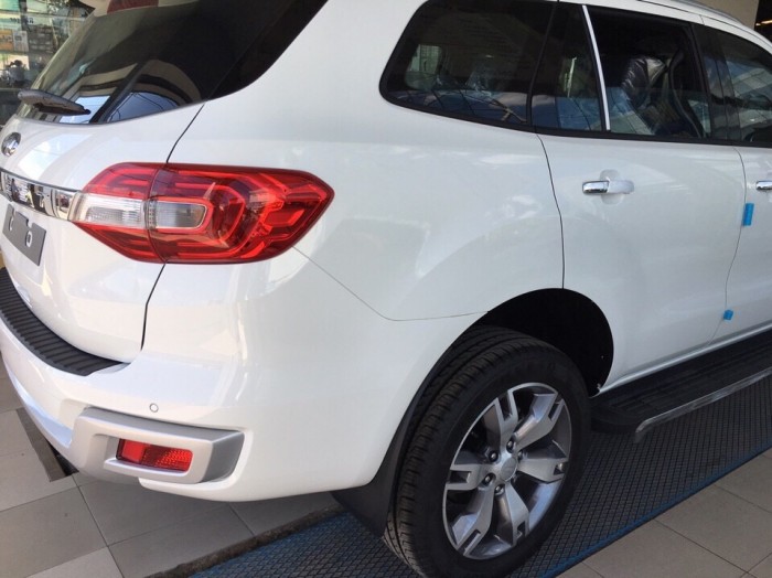Bán Ford Everest sx 2016 màu trắng,Titanium