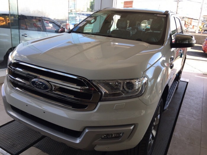 Bán Ford Everest sx 2016 màu trắng,Titanium