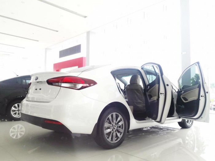 Kia Cerato Mới, Khuyến mãi lớn chưa từng thấy,khách thích là có xe ngay.