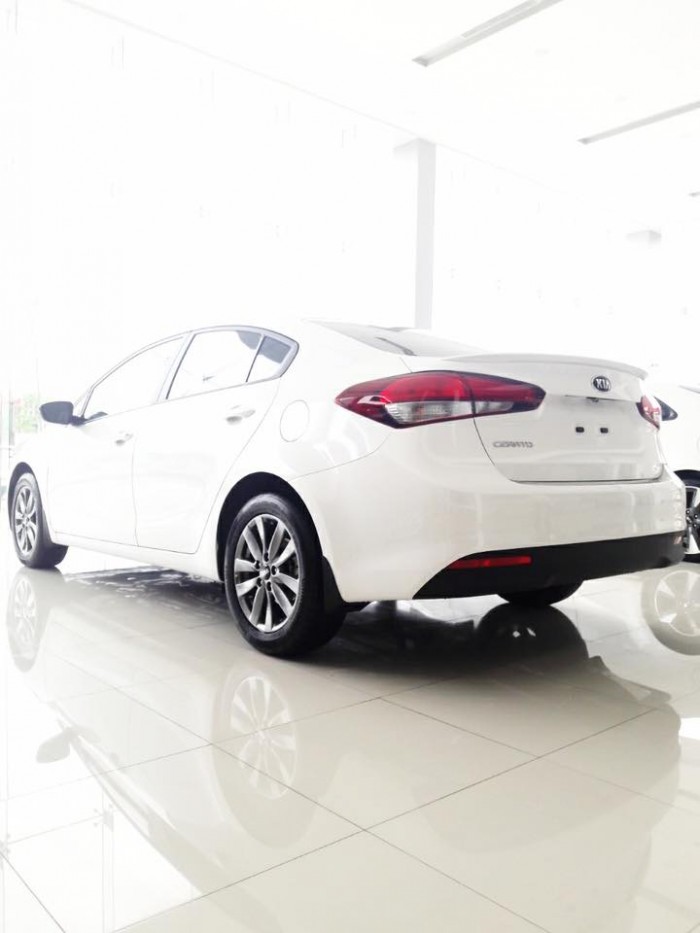 Kia Cerato Mới, Khuyến mãi lớn chưa từng thấy,khách thích là có xe ngay.