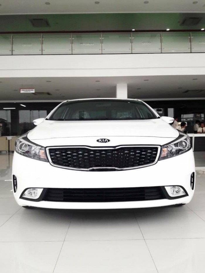 Kia Cerato Mới, Khuyến mãi lớn chưa từng thấy,khách thích là có xe ngay.