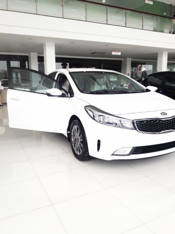 Kia Cerato Mới, Khuyến mãi lớn chưa từng thấy,khách thích là có xe ngay.