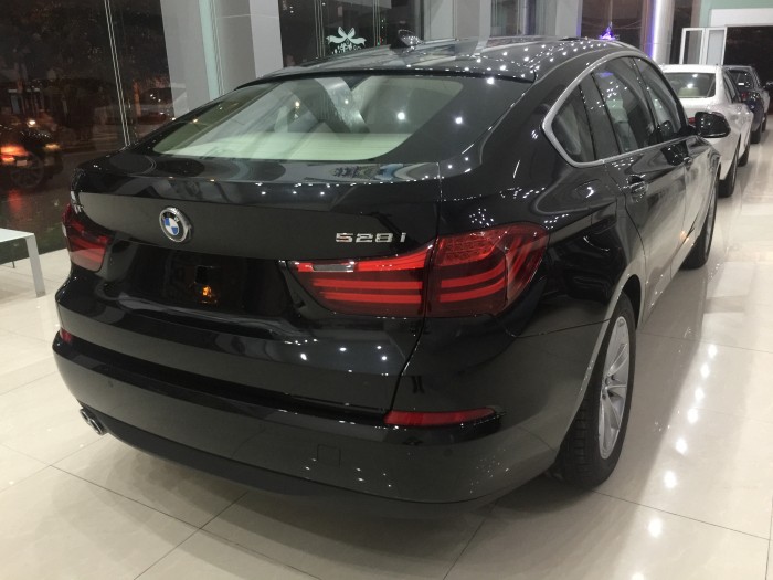 BMW 5 Series 5 GT model 2017, màu đen, xe nhập