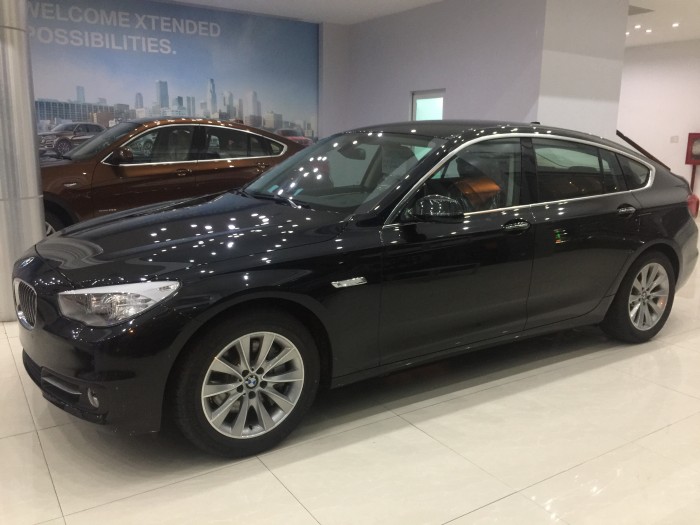 BMW 5 Series 5 GT model 2017, màu đen, xe nhập