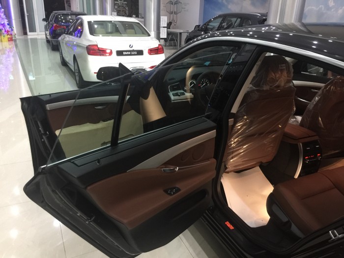 BMW 5 Series 5 GT model 2017, màu đen, xe nhập