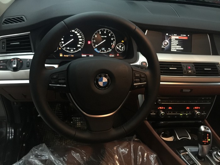 BMW 5 Series 5 GT model 2017, màu đen, xe nhập