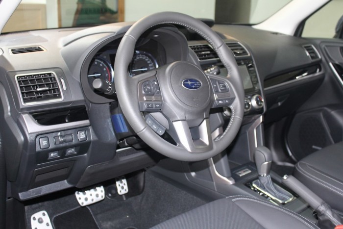 Xe Subaru Forester 2017 dòng xe Suv 5 chỗ, máy xăng, số tự động.