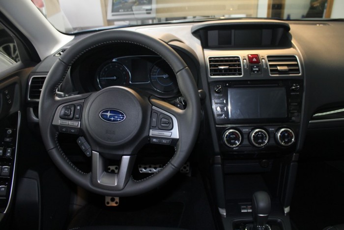 Xe Subaru Forester 2017 dòng xe Suv 5 chỗ, máy xăng, số tự động.