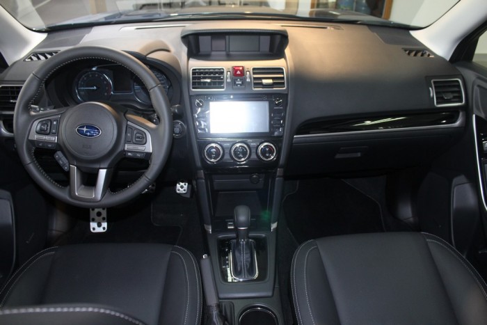 Xe Subaru Forester 2017 dòng xe Suv 5 chỗ, máy xăng, số tự động.