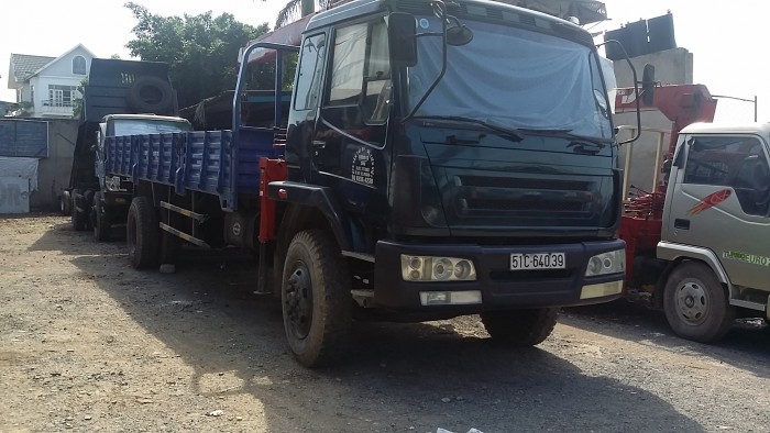 Xe Vinaxuki gắn cẩu 7000 TL, cẩu 3 khúc, sức năng 3.4 tấn