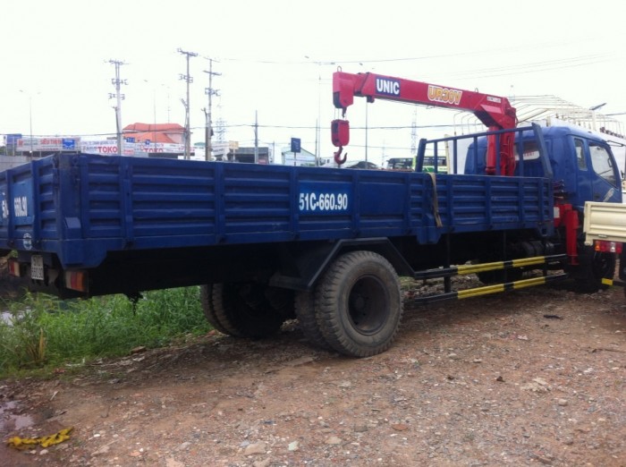 Xe Vinaxuki gắn cẩu 7000 TL, cẩu 3 khúc, sức năng 3.4 tấn