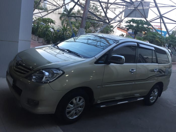 Bán Toyata Innova sx 2009 ghi vàng full option