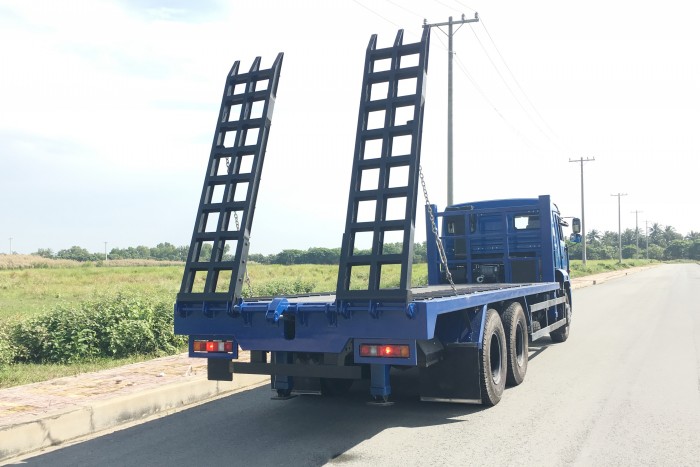 Bán xe Kamaz 65117 xe chuyên chở xe máy, giao ngay trong ngày