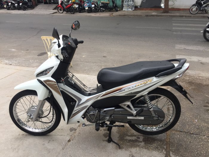 Rsx 110 fi màu trắng. xe keng.