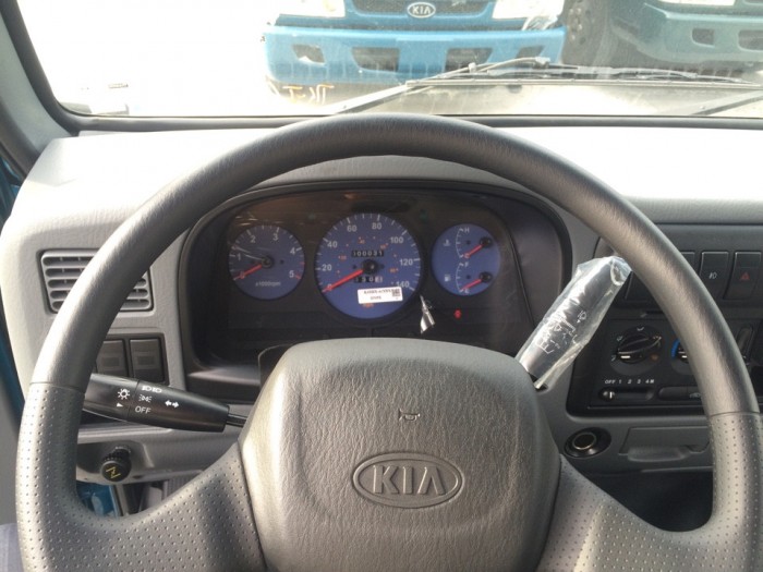 Bán xe THACO KIA Frontier k165, thùng kính, 2t3, xe chạy thanh phố, ưu đãi cuối năm