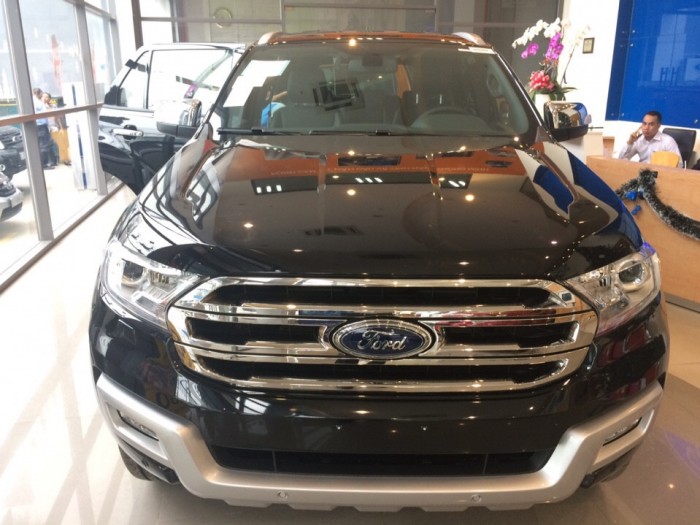 Ford Everest Limited 4x2 AT 2017, nhập khẩu Thái, tặng BH 2 chiều, trang bị full option